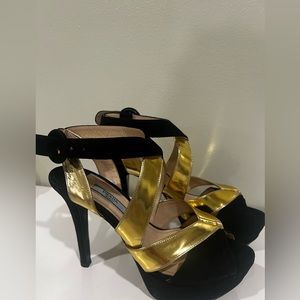 Vintage Prada Black/ Gold Heals/ Pumps